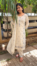 Close-up of ivory kurta dupatta showing embroidered border