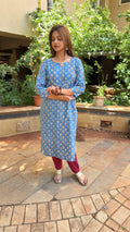Front view of blue paisley print kurta with V-neckline embroidery