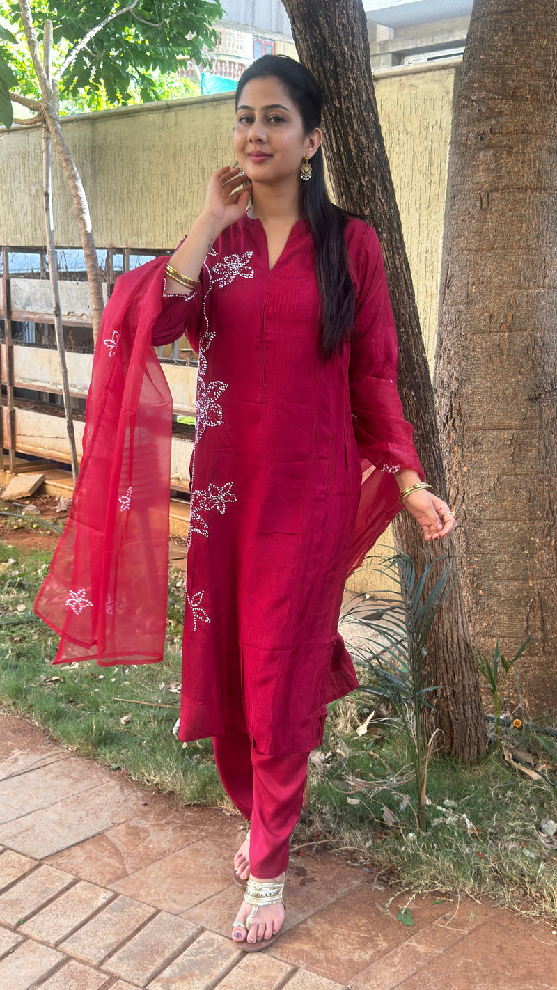 Three-quarter view of maroon art silk kurta with sheer organza dupatta