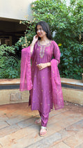 Model in mauve cotton-silk kurta set with scattered gold embroidered motifs and sheer matching dupatta