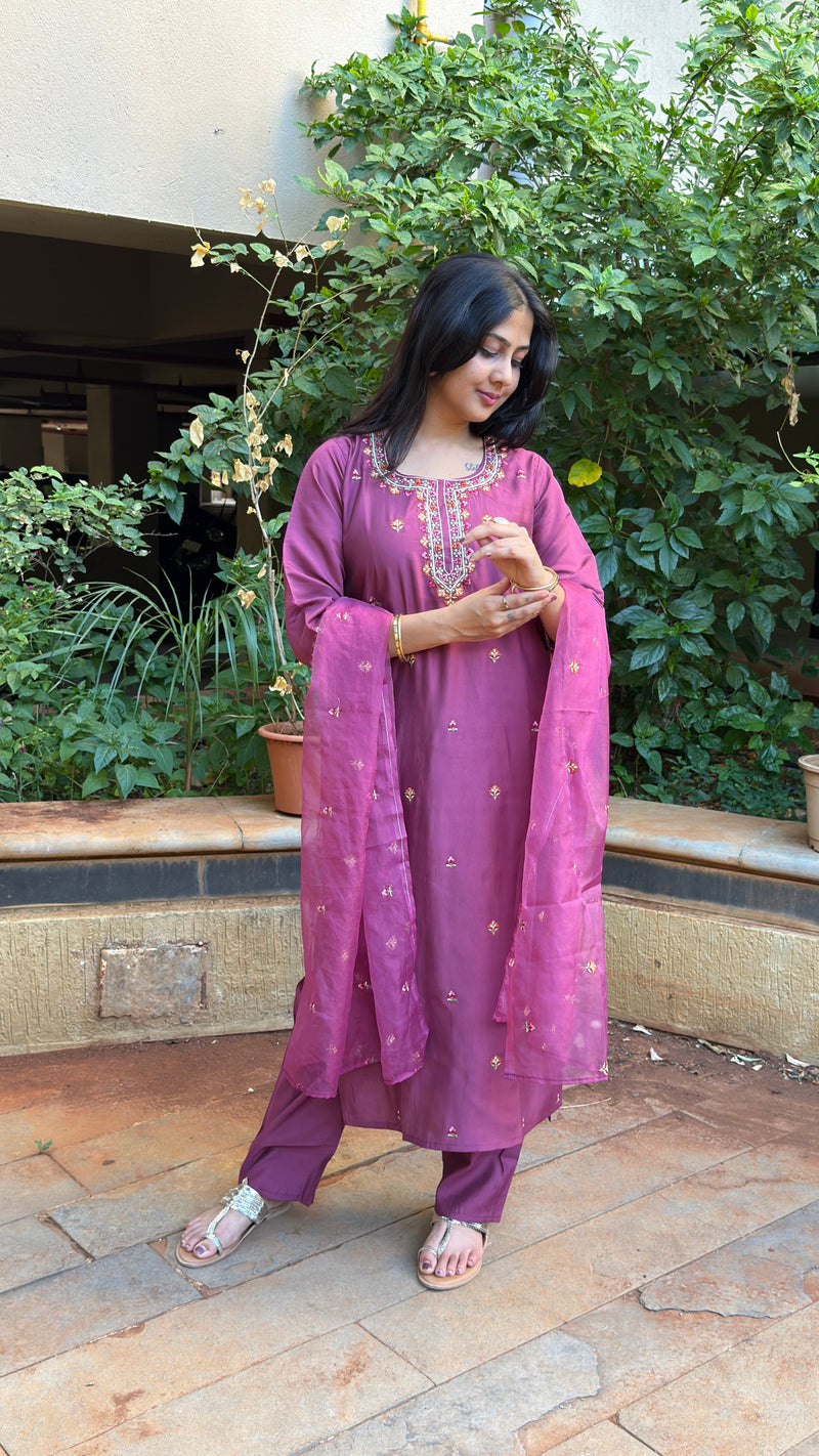 Side view of mauve kurta with sheer dupatta and matching pants