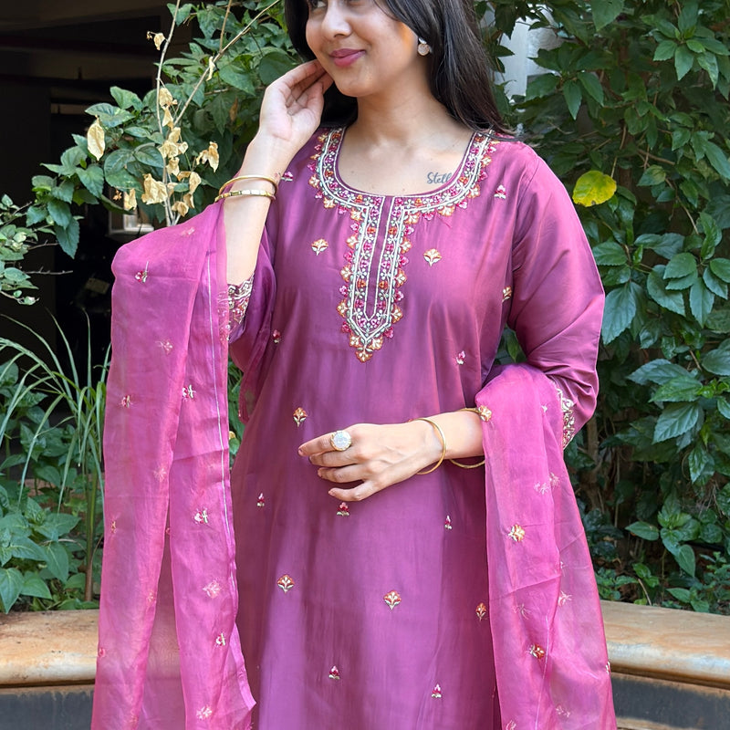 Back view of a woman in a mauve cotton-silk kurta set, showing the clean silhouette and drape of the lightweight dupatta.